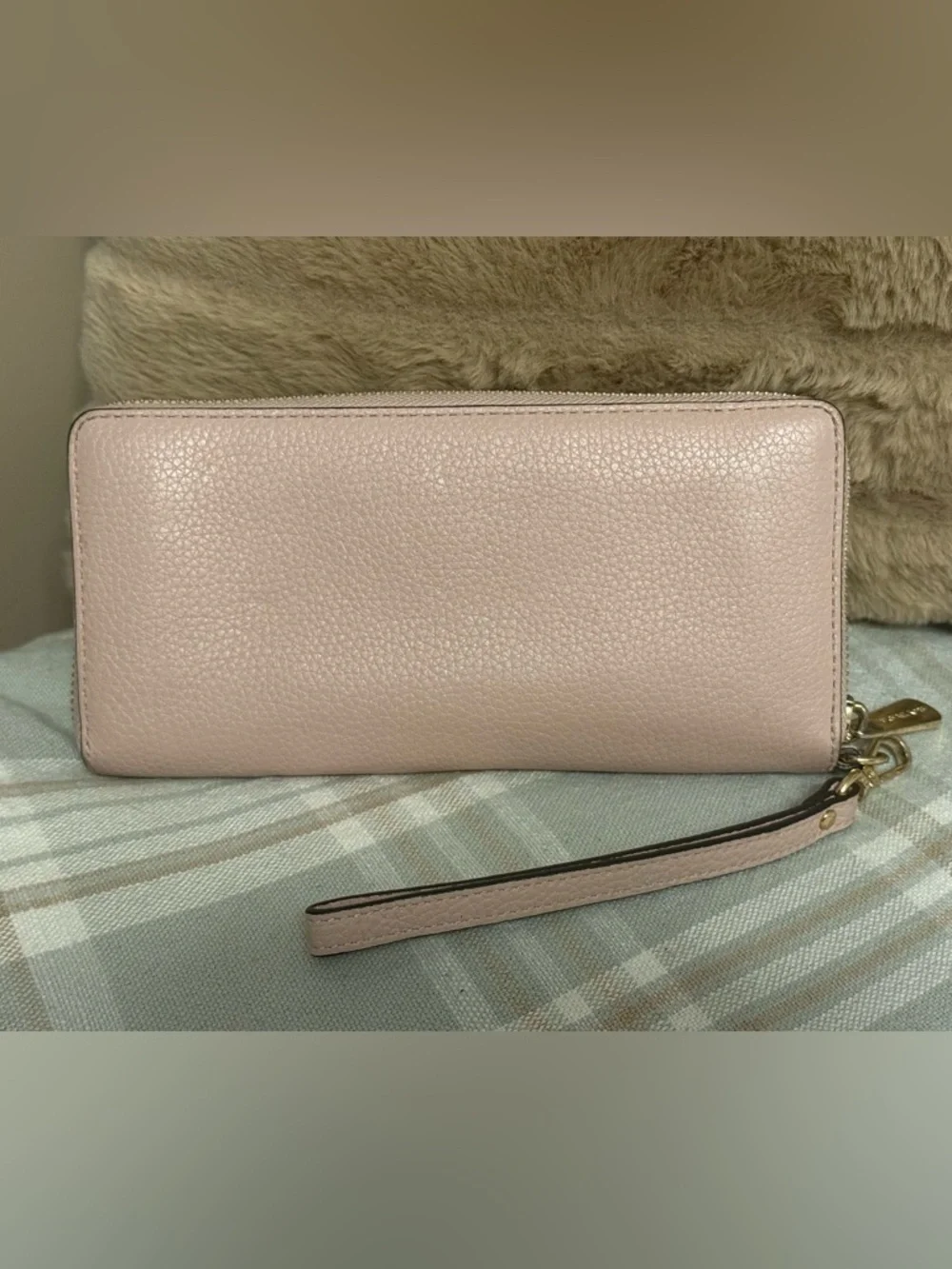 Michael Kors Pale Pink Pebbled Leather Wristlet with Gold Hardware - Picture 3 of 4